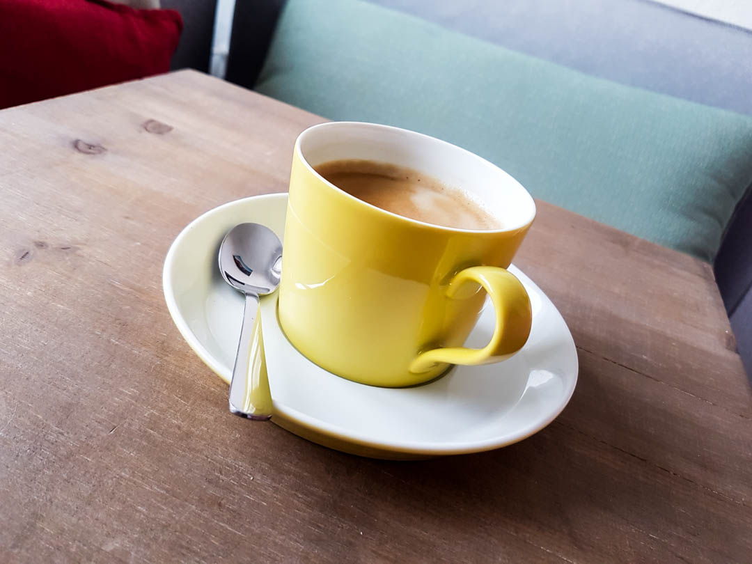 Kaffeetasse bei einer technischen Beratung