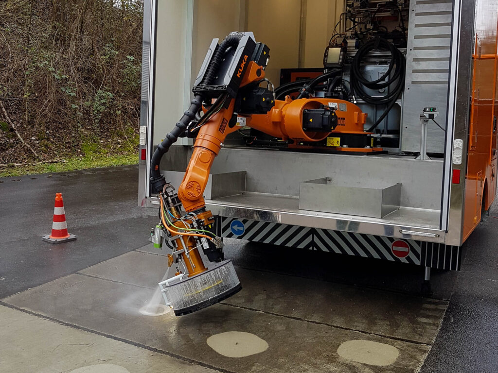 Mobile Prüfanlage für Straßenbeläge in einem Kleintransporter